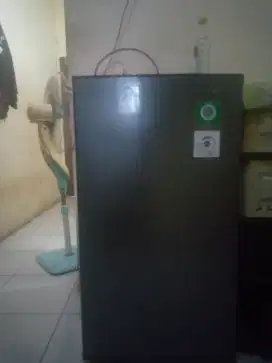 Lemari es 1 pintu merk SHARP