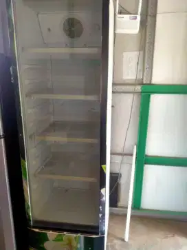 Jual aja showcase sesuai kondisi