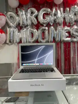 MacBook Air 13 inch 2017 RAM 8 GB /SSD 128 GB