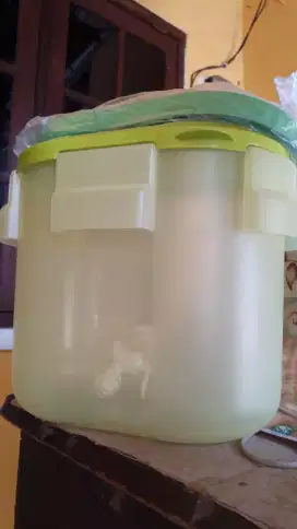 Tempat minum Tupperware baru