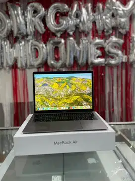 MacBook Air 13 inch 2019 RAM 8 GB /SSD 256 GB