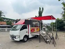 Food Box dan isinya (bekas Isuzu Traga)