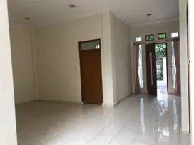 Disewakan Rumah Terawat Di Taman Holis Indah