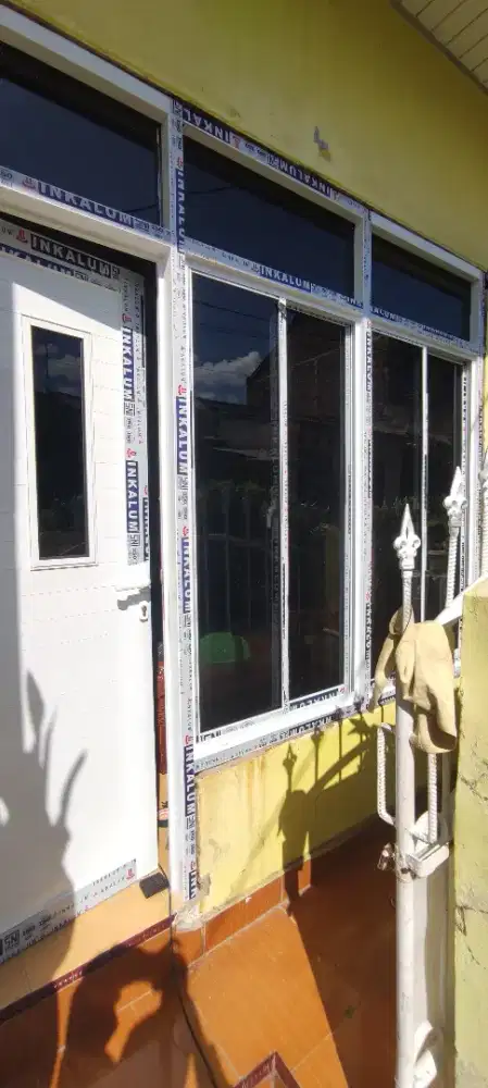 Pintu panel jendela sleding