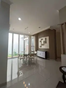 Disewakan Rumah Semi Furnished Cluster Alicante Gading Serpong