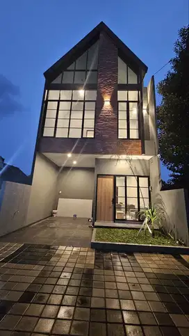 Rumah Mewah akses jalan lebar 3 menit ke Tol Kukusan dan 5 menit ke UI