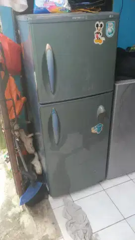 Kulkas 2 pintu merk LG