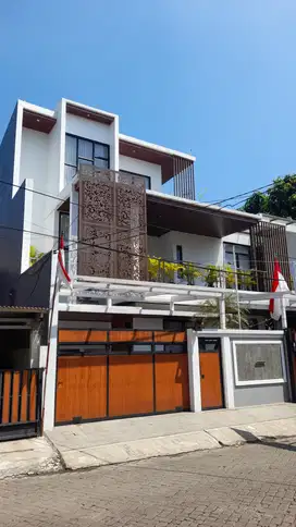 Rumah Dijual 3 Lantai SHM Modern Tropical di Pamulang Estate Tangsel