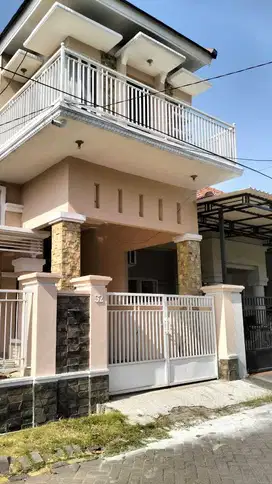 Disewakan Rumah 2 Lantai  Siap Huni Graha Tirta Waru Sidoarjo Siu.A336