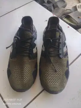Sepatu pria outdoor lentur