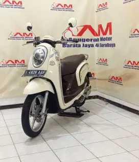 Honda scoopy stylish tahun 2015 warna krem