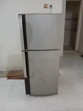 Kulkas Sharp 2 pintu