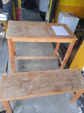 Meja dan bangku kulineran