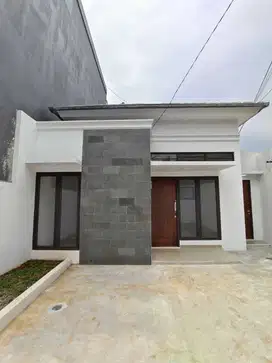 Rumah siap huni di pinggi jln 5 menit ke Tol Cibubur dan Tol Cimanggis