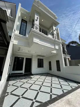 Rumah mewah siap huni akses 10 menit ke stasiun Depok