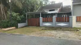 DiJual Rumah Hunian Pinggir jalan Aspal