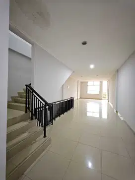 Disewakan Rukan 4 Lantai Di Green Village Cipondoh Raya