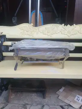 Super Pan with Stove, sebuah panci pemanas persegi yang dilengkapi den