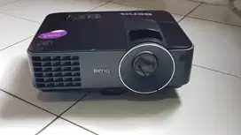 dijual Murah proyektor benq mx503 bekas. pemakaian pribadi