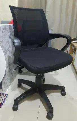 Dijual Kursi Kantor bekas warna Hitam jumlah 2 buah