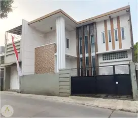Rumah 2 Lantai di Cigugur Girang Bandung Siap Huni