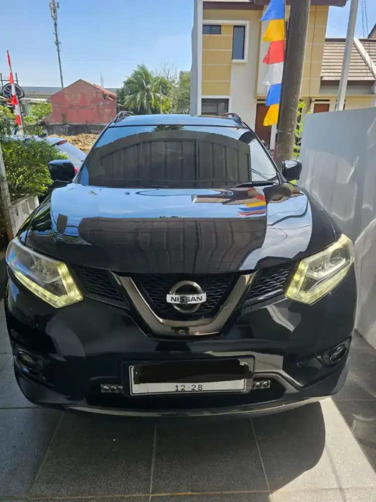 Nissan Xtrail T32 2,5 A/T hitam 2015