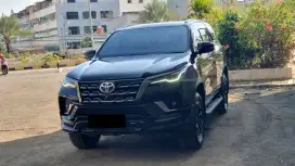 Km25rb toyota fortuner vrz gr sport 2021 hitam diesel