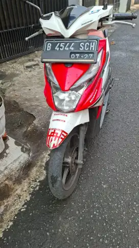 Honda Beat tahun 2017 warna putih merah dress full