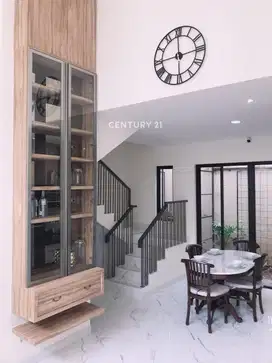 Rumah Dengan Full Furnished Di Cluster Semayang Jakarta Timur