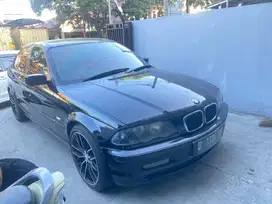 BMW 318i 2000 Bensin