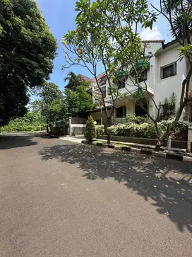 Veteran Rempoa Classic Mediterranean House Dalam Komplek