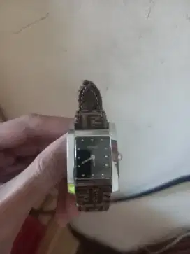 Jam tangan fendi wanita