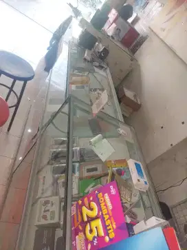Murah etakase kaca modek baru dan masih bagus ada 5unit
