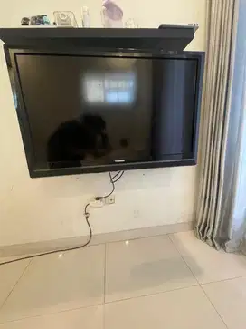 TV Toshiba Regza 40inch-Kualitas Gambar Tajam , Banyak Port HDMI & USB