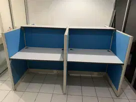 Meja Cubicle Partisi 4 orang staff Tanpa Laci
