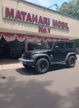 Jeep Wrangler 3.8 AT Hitam 2010
