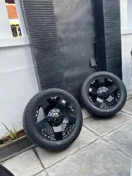 Velg Rockstar + Ban Toyo R20 ex Fortuner