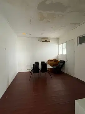 Disewakan rumah 2Lt di JGC cluster La Sein