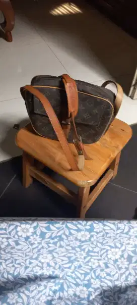 di jual tas slempang louis