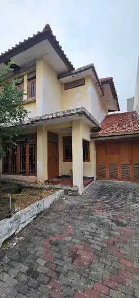 Rumah Villa Bukit Indah Pakuwon Indah Surabaya