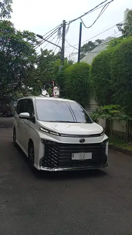 Toyota Voxy 2.0 CVT premium color 2023