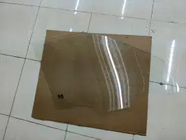 GLASS FR DR WINDOW LH