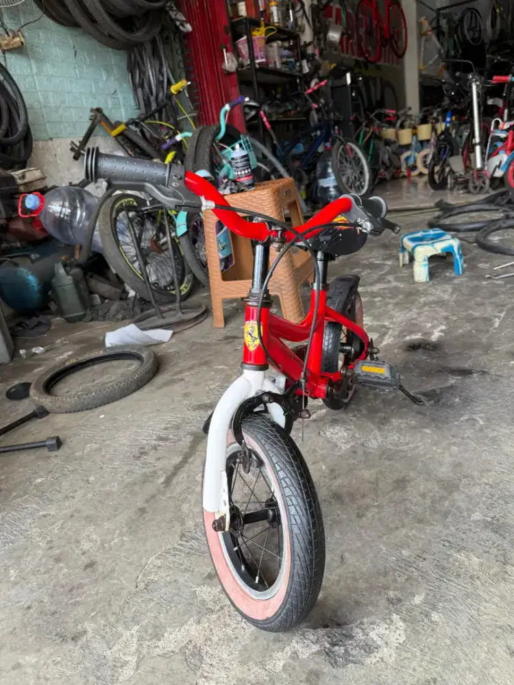 dijual sepeda anak 12 in merk ferari