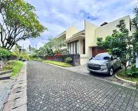 Town house  minimalis kolam renang di kemang, jakarta selatan