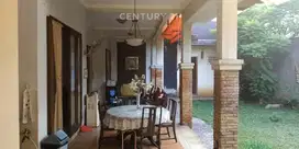 Dijual rumah luas nyaman dan asri di Bintaro Jakarta Selatan
