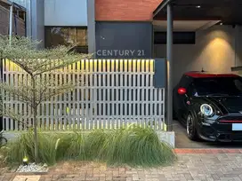 Dijual Rumah Full Furnished  3 Lantai Di Kebayoran Bintaro