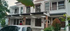 Dijual murah rumah 2 lt bangunan baru di Pesona khayangan mungil