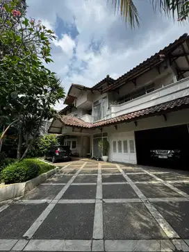 DIJUAL RUMAH STRATEGIS HIUTNG TANAH PRIME AREA DISELONG KEBAYORAN BARU