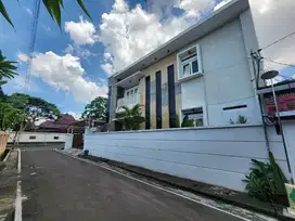 Rumah Mewah Paulan Colomadu Semi Furnish dan Kolam Renang (ED)