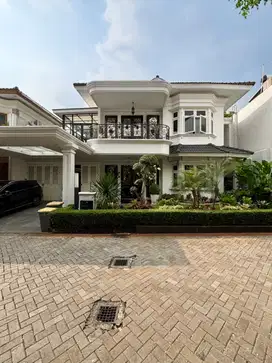 RUMAH 2 LANTAI DALAM KOMPLEK EKSKLUSIF, PRIVATE POOL DAN TAMAN ASRI